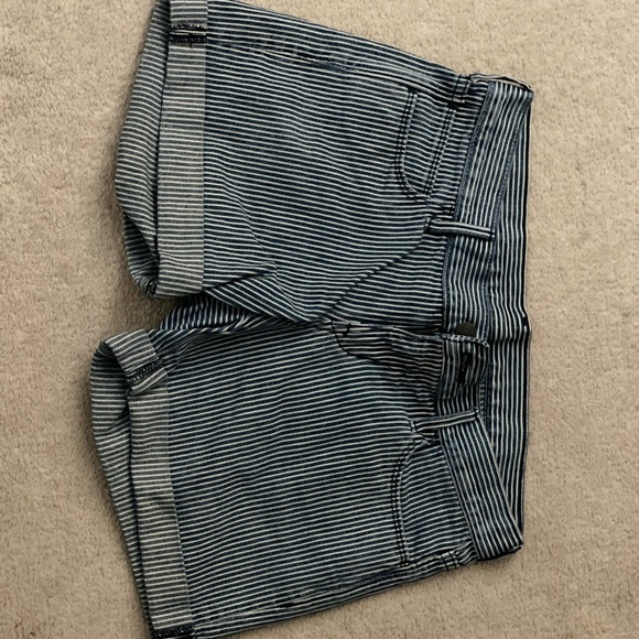 OLD NAVY Size 2, women’s shorts, pinstripe denim - Picture 3 of 3